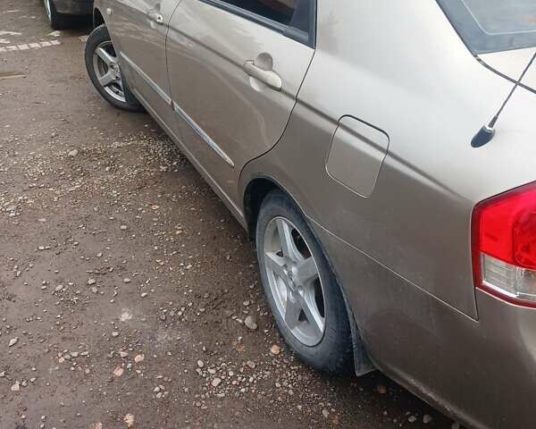 Бежевый Киа Черато, объемом двигателя 2 л и пробегом 245 тыс. км за 4500 $, фото 8 на Automoto.ua