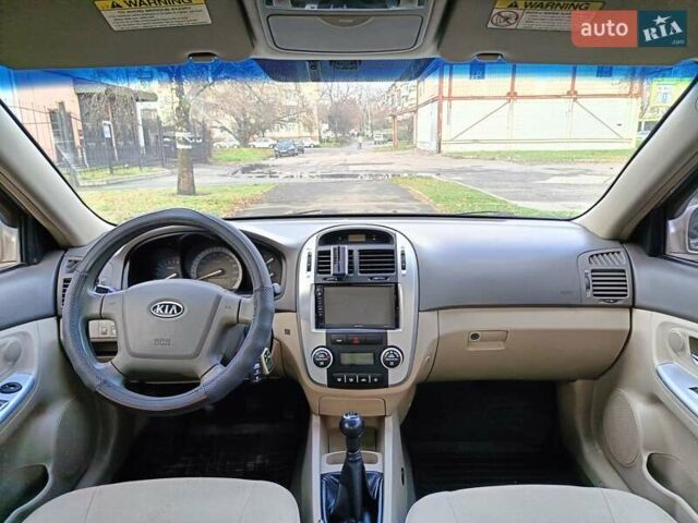Бежевый Киа Черато, объемом двигателя 1.98 л и пробегом 195 тыс. км за 3993 $, фото 9 на Automoto.ua