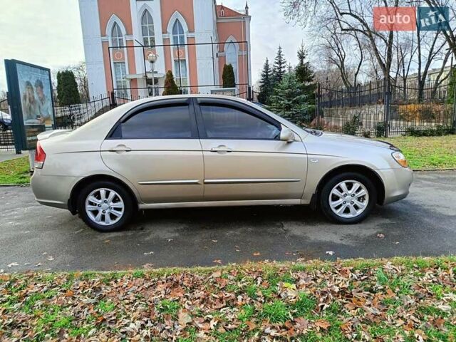 Бежевый Киа Черато, объемом двигателя 1.98 л и пробегом 195 тыс. км за 3993 $, фото 5 на Automoto.ua