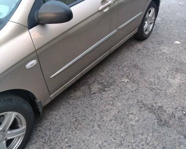Бежевый Киа Черато, объемом двигателя 1.6 л и пробегом 274 тыс. км за 4700 $, фото 5 на Automoto.ua