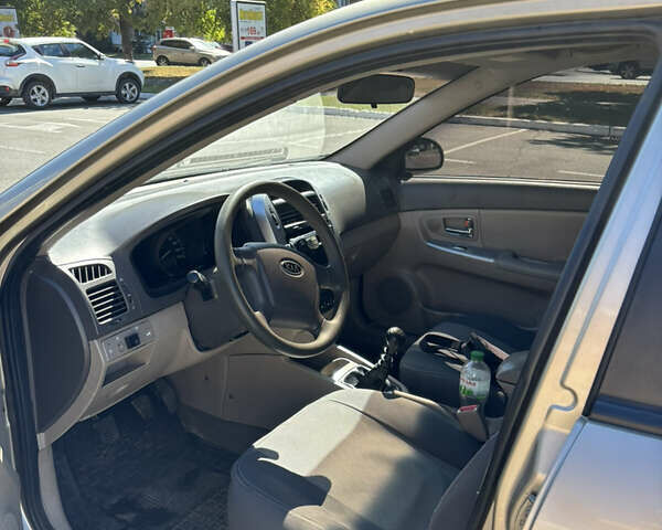 Бежевый Киа Черато, объемом двигателя 1.6 л и пробегом 193 тыс. км за 3400 $, фото 10 на Automoto.ua