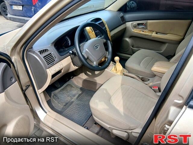 Киа Черато 2008 в Днепре (Днепропетровске) на Automoto.ua Бежевый Киа Черато, объемом двигателя 2 л и пробегом 205 тыс. км за 3999 $, фото 5 на Automoto.ua