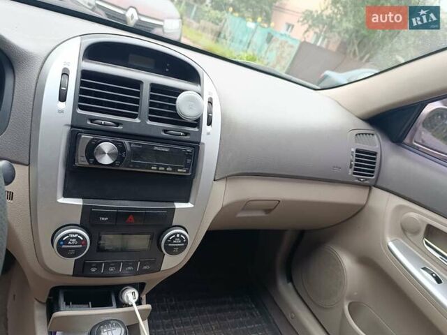 Бежевий Кіа Черато, об'ємом двигуна 1.6 л та пробігом 215 тис. км за 4000 $, фото 2 на Automoto.ua