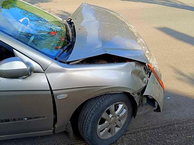 Бежевый Киа Черато, объемом двигателя 1.6 л и пробегом 240 тыс. км за 1600 $, фото 1 на Automoto.ua