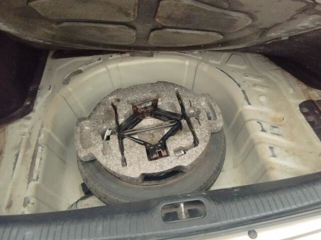 Бежевый Киа Черато, объемом двигателя 1.6 л и пробегом 305 тыс. км за 4500 $, фото 5 на Automoto.ua