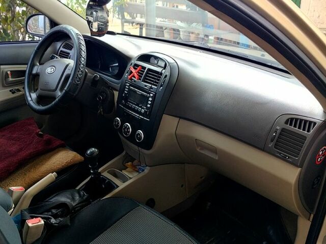 Бежевый Киа Черато, объемом двигателя 1.6 л и пробегом 118 тыс. км за 4300 $, фото 5 на Automoto.ua