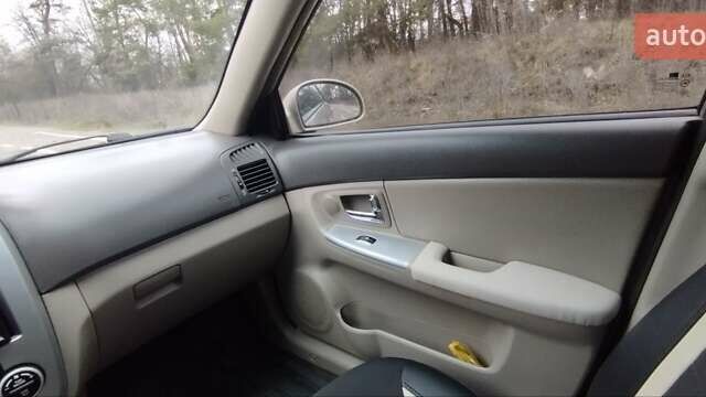 Бежевый Киа Черато, объемом двигателя 1.6 л и пробегом 305 тыс. км за 4500 $, фото 9 на Automoto.ua