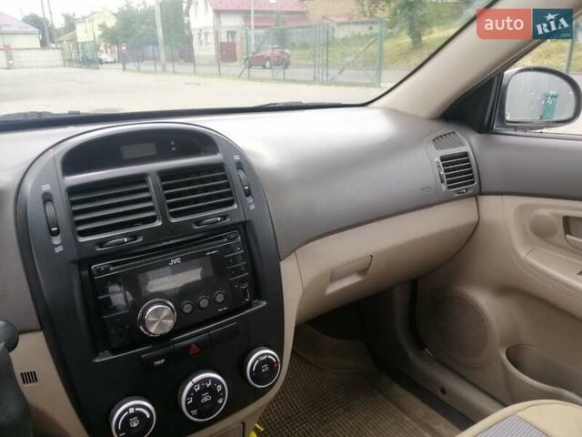 Кіа Черато 2008 у Ужгороді на Automoto.ua Бежевий Кіа Черато, об'ємом двигуна 1.59 л та пробігом 184 тис. км за 4500 $, фото 8 на Automoto.ua
