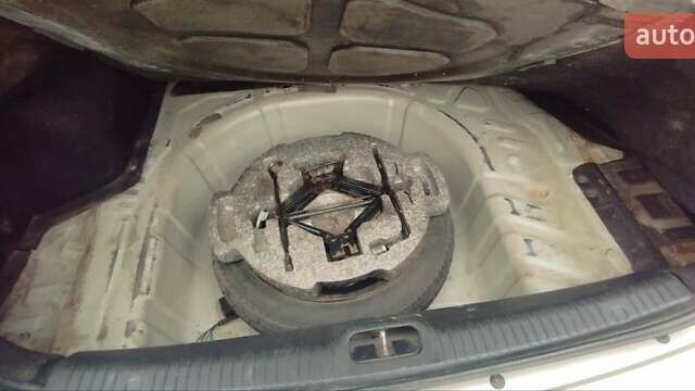 Бежевый Киа Черато, объемом двигателя 1.6 л и пробегом 305 тыс. км за 4500 $, фото 7 на Automoto.ua