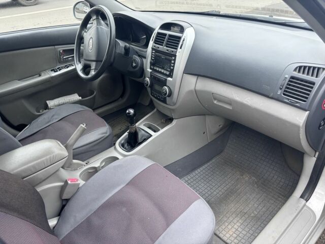 Бежевый Киа Черато, объемом двигателя 2 л и пробегом 160 тыс. км за 4500 $, фото 5 на Automoto.ua