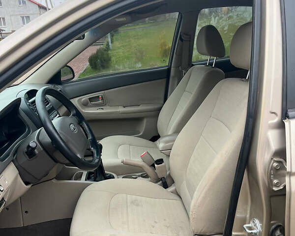 Бежевый Киа Черато, объемом двигателя 1.6 л и пробегом 182 тыс. км за 4000 $, фото 6 на Automoto.ua