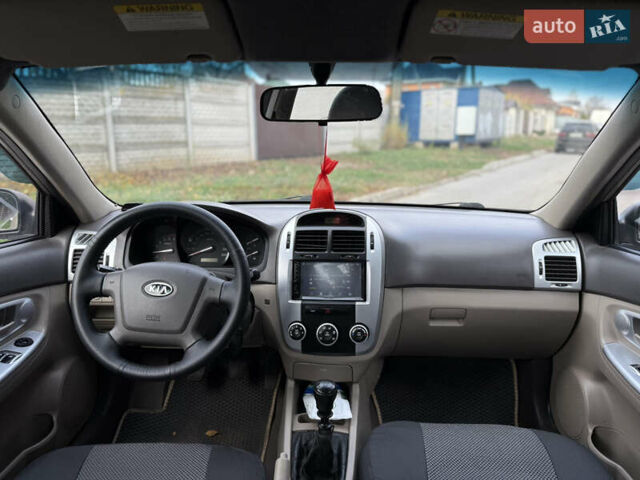 Бежевий Кіа Черато, об'ємом двигуна 1.58 л та пробігом 287 тис. км за 4800 $, фото 11 на Automoto.ua