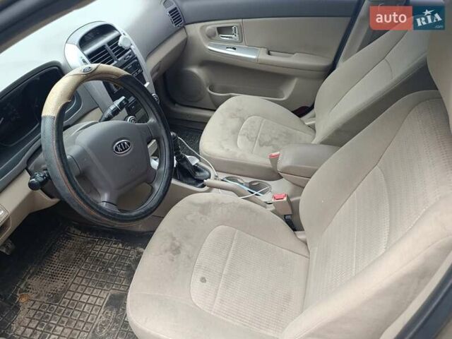 Бежевий Кіа Черато, об'ємом двигуна 1.6 л та пробігом 215 тис. км за 4000 $, фото 5 на Automoto.ua