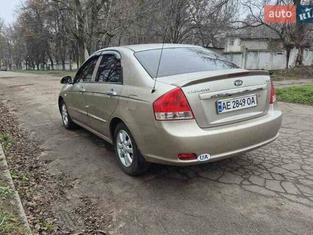 Бежевый Киа Черато, объемом двигателя 2 л и пробегом 210 тыс. км за 5300 $, фото 1 на Automoto.ua