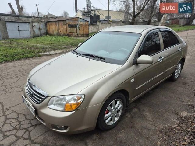 Бежевый Киа Черато, объемом двигателя 2 л и пробегом 210 тыс. км за 5300 $, фото 3 на Automoto.ua