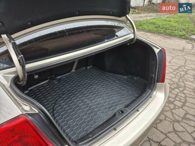 Бежевый Киа Черато, объемом двигателя 2 л и пробегом 210 тыс. км за 5300 $, фото 13 на Automoto.ua