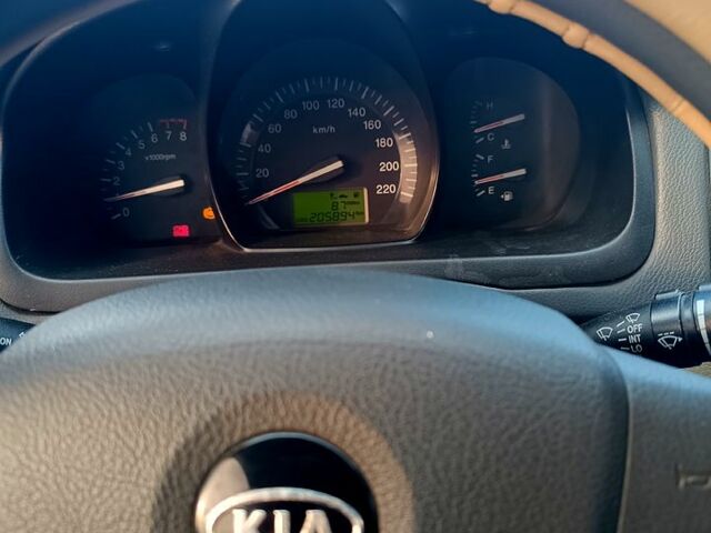 Бежевий Кіа Черато, об'ємом двигуна 1.6 л та пробігом 205 тис. км за 4600 $, фото 8 на Automoto.ua