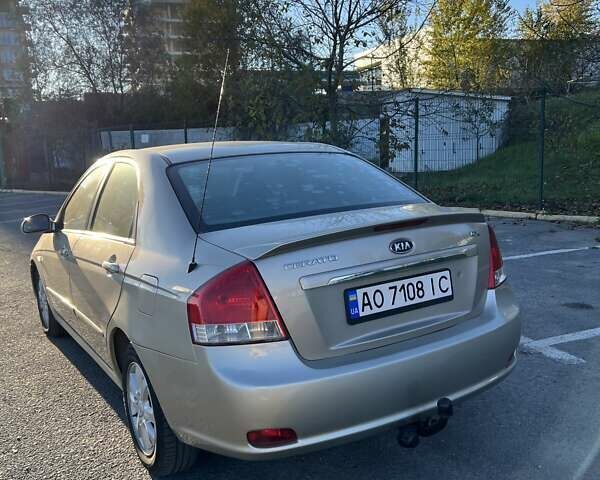 Бежевий Кіа Черато, об'ємом двигуна 2 л та пробігом 147 тис. км за 4900 $, фото 3 на Automoto.ua