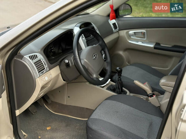 Бежевий Кіа Черато, об'ємом двигуна 1.58 л та пробігом 287 тис. км за 4800 $, фото 8 на Automoto.ua