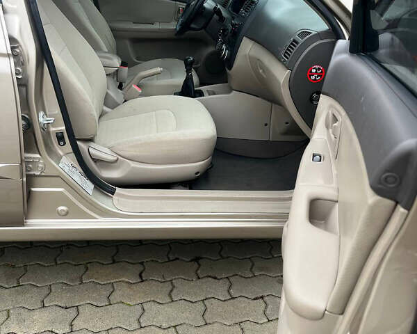 Бежевый Киа Черато, объемом двигателя 1.6 л и пробегом 182 тыс. км за 4000 $, фото 8 на Automoto.ua