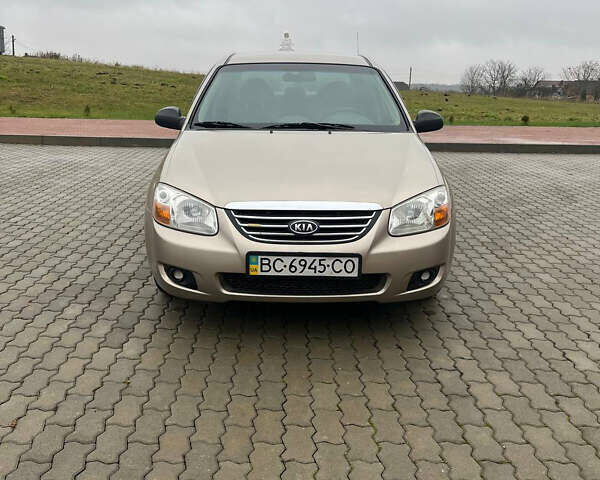 Бежевый Киа Черато, объемом двигателя 1.6 л и пробегом 182 тыс. км за 4000 $, фото 1 на Automoto.ua