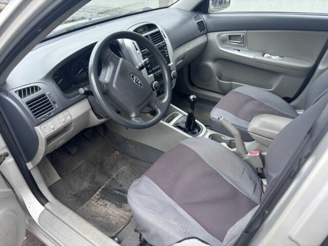 Бежевый Киа Черато, объемом двигателя 2 л и пробегом 160 тыс. км за 4500 $, фото 4 на Automoto.ua