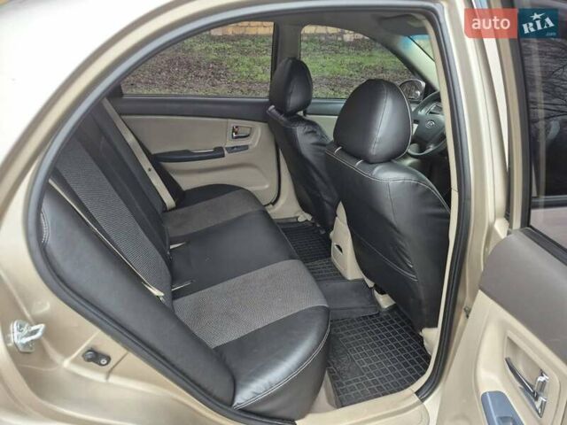 Бежевый Киа Черато, объемом двигателя 2 л и пробегом 210 тыс. км за 5300 $, фото 12 на Automoto.ua