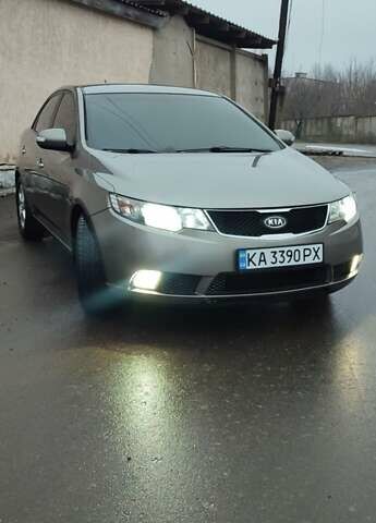 Бежевый Киа Черато, объемом двигателя 1.98 л и пробегом 180 тыс. км за 6899 $, фото 22 на Automoto.ua