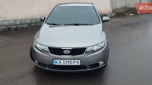 Бежевый Киа Черато, объемом двигателя 1.98 л и пробегом 180 тыс. км за 6899 $, фото 1 на Automoto.ua