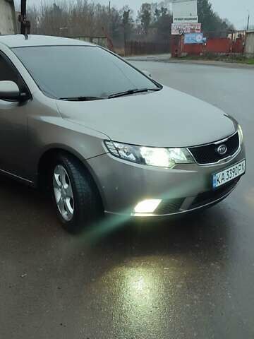 Бежевый Киа Черато, объемом двигателя 1.98 л и пробегом 180 тыс. км за 6899 $, фото 3 на Automoto.ua