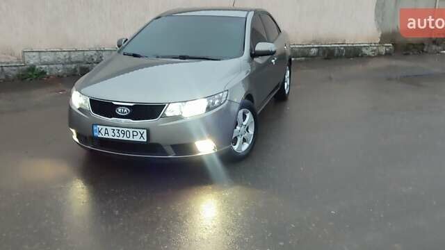 Бежевый Киа Черато, объемом двигателя 1.98 л и пробегом 180 тыс. км за 6899 $, фото 39 на Automoto.ua