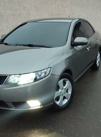 Бежевый Киа Черато, объемом двигателя 1.98 л и пробегом 180 тыс. км за 6899 $, фото 18 на Automoto.ua