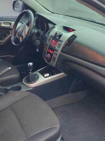 Бежевый Киа Черато, объемом двигателя 1.98 л и пробегом 180 тыс. км за 6899 $, фото 36 на Automoto.ua