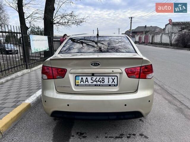 Бежевый Киа Черато, объемом двигателя 1.59 л и пробегом 184 тыс. км за 7500 $, фото 2 на Automoto.ua