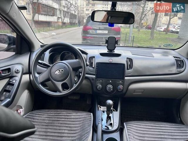 Бежевый Киа Черато, объемом двигателя 1.59 л и пробегом 184 тыс. км за 7500 $, фото 5 на Automoto.ua
