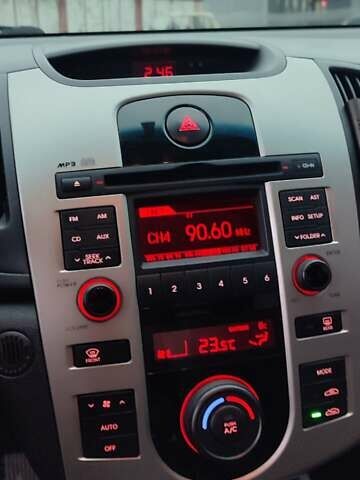 Бежевый Киа Черато, объемом двигателя 1.98 л и пробегом 180 тыс. км за 6899 $, фото 32 на Automoto.ua