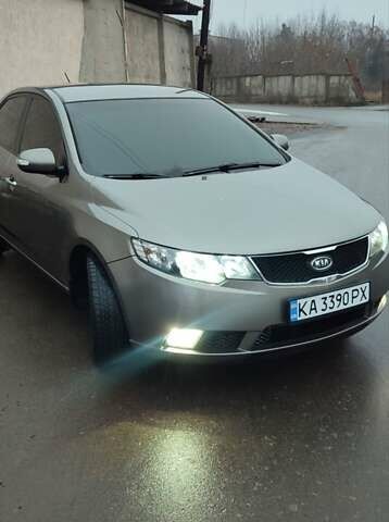 Бежевый Киа Черато, объемом двигателя 1.98 л и пробегом 180 тыс. км за 6899 $, фото 25 на Automoto.ua