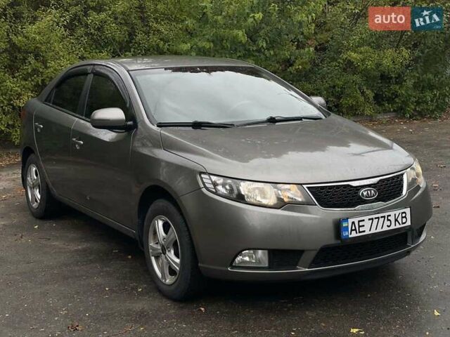 Бежевый Киа Черато, объемом двигателя 1.6 л и пробегом 185 тыс. км за 7800 $, фото 6 на Automoto.ua