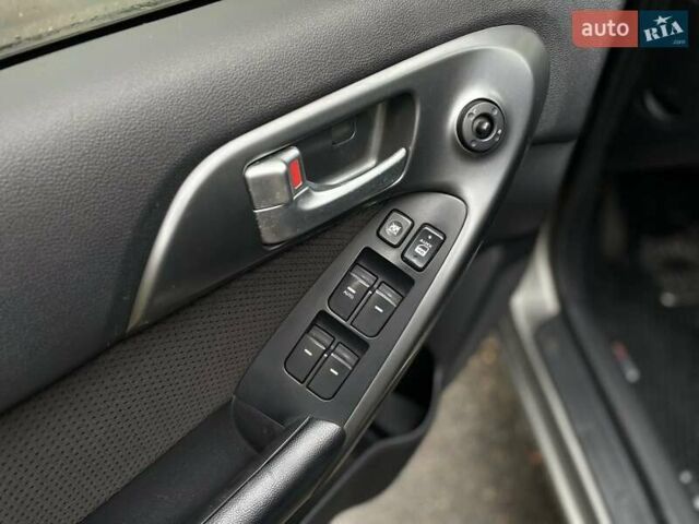 Бежевый Киа Черато, объемом двигателя 1.6 л и пробегом 185 тыс. км за 7800 $, фото 14 на Automoto.ua