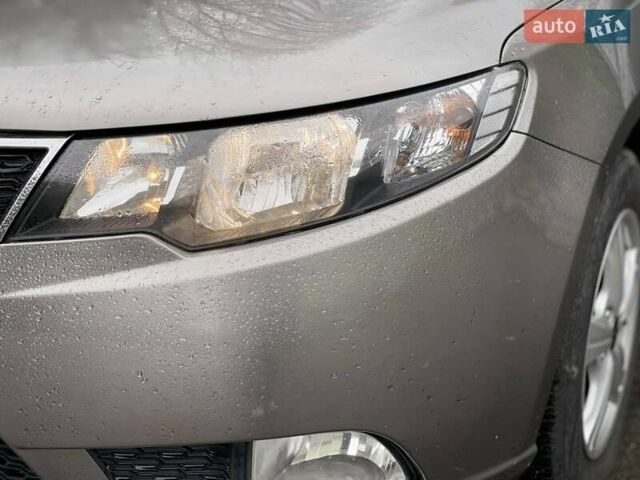 Бежевый Киа Черато, объемом двигателя 1.6 л и пробегом 185 тыс. км за 7800 $, фото 12 на Automoto.ua