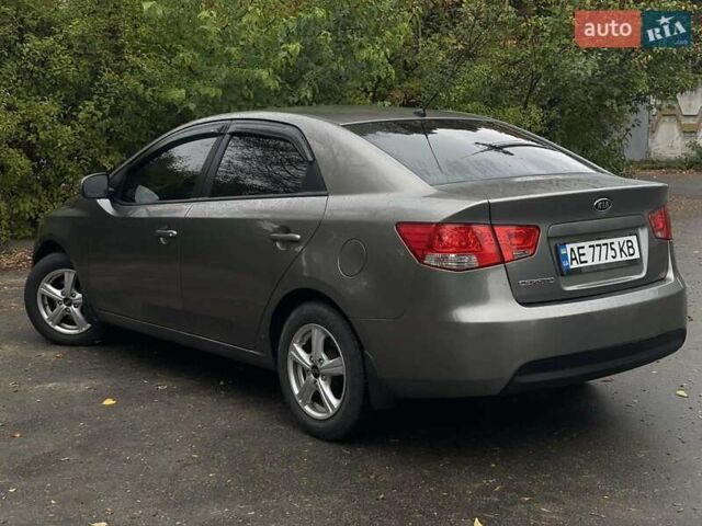 Бежевый Киа Черато, объемом двигателя 1.6 л и пробегом 185 тыс. км за 7800 $, фото 5 на Automoto.ua