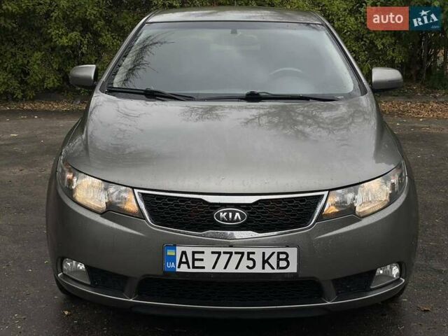 Бежевый Киа Черато, объемом двигателя 1.6 л и пробегом 185 тыс. км за 7800 $, фото 1 на Automoto.ua