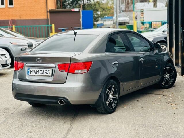 Бежевый Киа Черато, объемом двигателя 1.6 л и пробегом 148 тыс. км за 7999 $, фото 8 на Automoto.ua