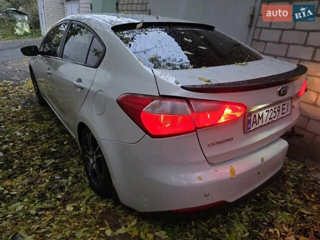 Бежевый Киа Черато, объемом двигателя 1.6 л и пробегом 300 тыс. км за 4750 $, фото 4 на Automoto.ua