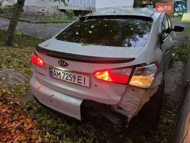 Бежевый Киа Черато, объемом двигателя 1.6 л и пробегом 300 тыс. км за 4750 $, фото 5 на Automoto.ua