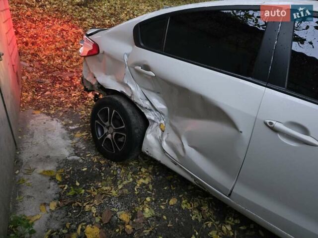 Бежевый Киа Черато, объемом двигателя 1.6 л и пробегом 300 тыс. км за 4750 $, фото 12 на Automoto.ua