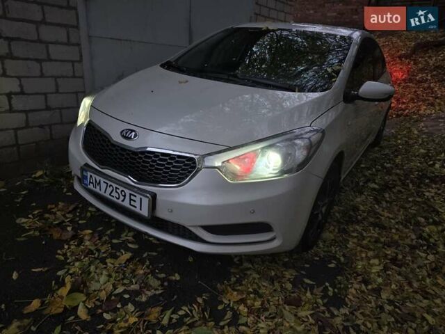 Бежевый Киа Черато, объемом двигателя 1.6 л и пробегом 300 тыс. км за 4750 $, фото 2 на Automoto.ua