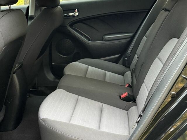 Чорний Кіа Черато, об'ємом двигуна 2 л та пробігом 67 тис. км за 11500 $, фото 4 на Automoto.ua