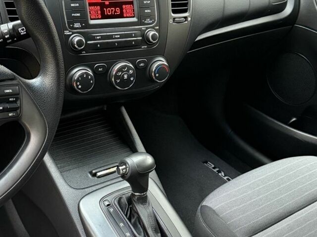 Чорний Кіа Черато, об'ємом двигуна 2 л та пробігом 67 тис. км за 11500 $, фото 6 на Automoto.ua