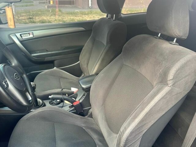 Чорний Кіа Черато, об'ємом двигуна 1.6 л та пробігом 243 тис. км за 6800 $, фото 2 на Automoto.ua